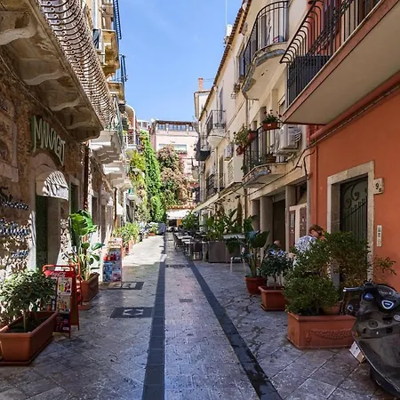 Blondie Apartman Taormina