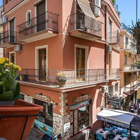 Blondie Ταορμίνα